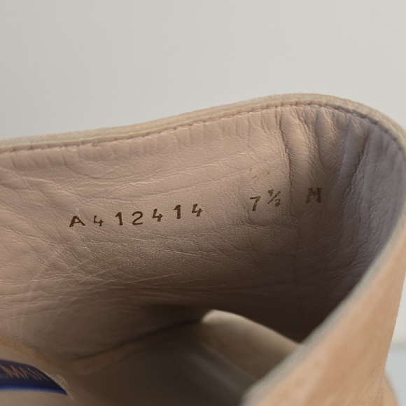 Stuart Weitzman Suede Tan Wedge Sandals. Size 7 1/2 - Picture 3 of 15